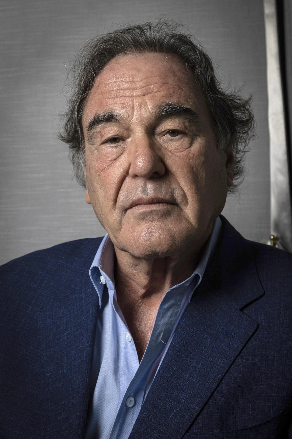 Oliver Stone posa con motivo del estreno de "JFK Revisited: Through the Looking Glass" en el Festival de Cine de Cannes, en el sur de Francia, el domingo 11 de julio de 2021. (Foto por Vianney Le Caer/Invision/AP)