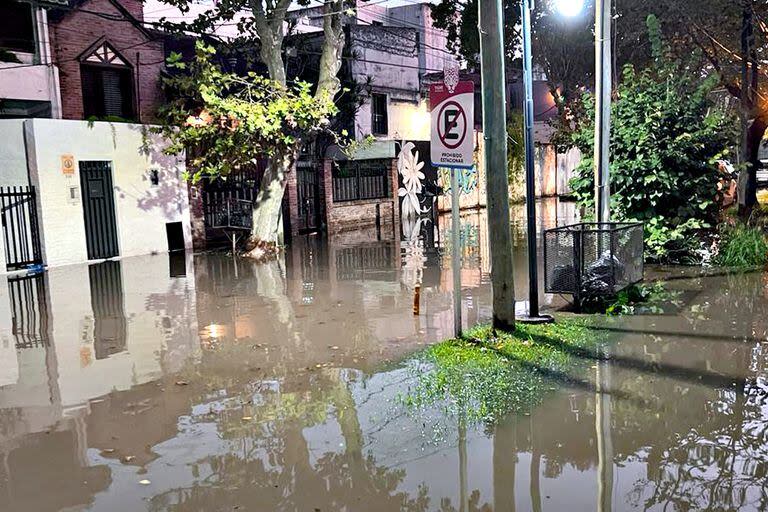 Se esperaba que el agua bajaría en la madrugada