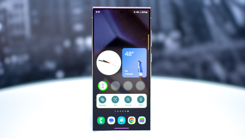 Samsung Galaxy S24 Ultra home screen with clock and weather