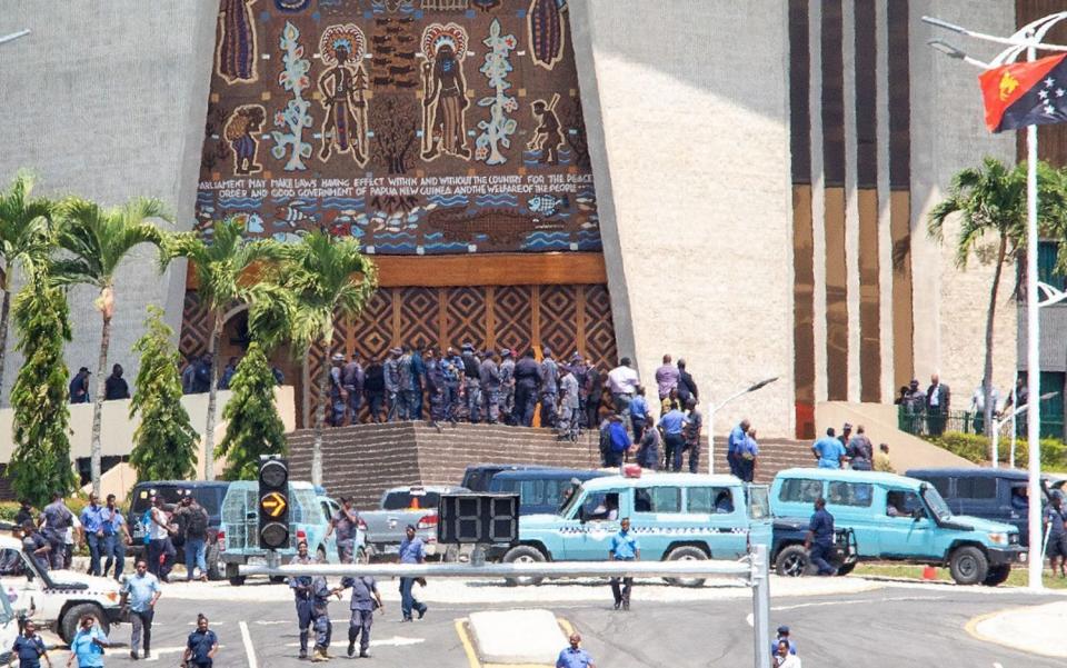 According to witnesses, hundreds of police stormed the parliament building in Papua New Guinea in relation to unpaid APEC bonuses  - AFP