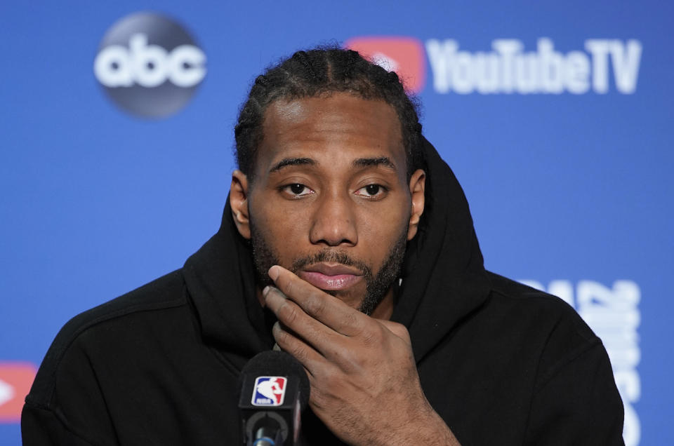 Toronto Raptors forward Kawhi Leonard and Pittsburgh Penguins star Sidney Crosby might have more in common than you think. (AP Photo/Tony Avelar)