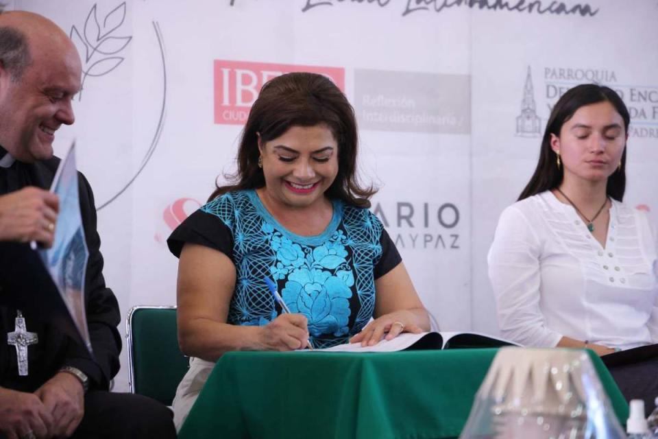 Clara Brugada Firma por la paz CDMX