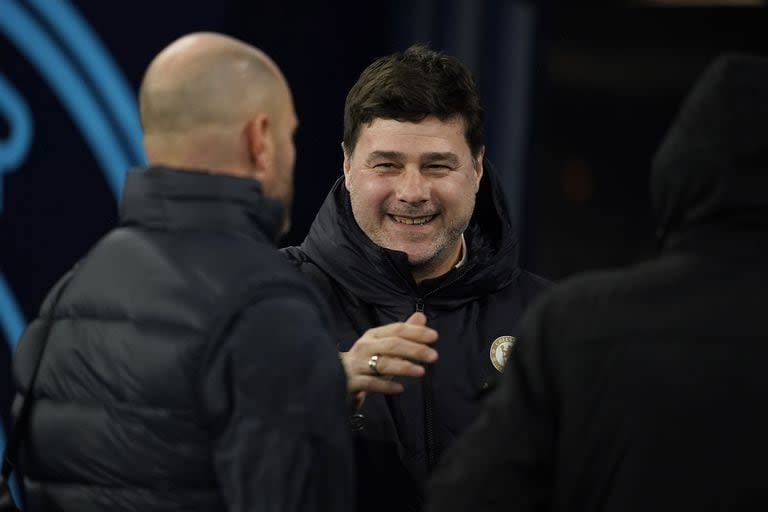 En los saludos entre Mauricio Pochettino, DT de Chelsea, y Pep Guardiola, el entrenador de Manchester City, el argentino mostró más la sonrisa tras el empate por la Premier League.