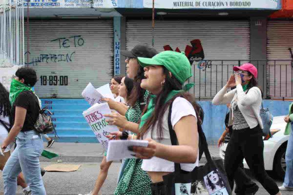 Decenas de mujeres y personas con capacidad de gestar marcharon en Jalisco para exigir aborto seguro 