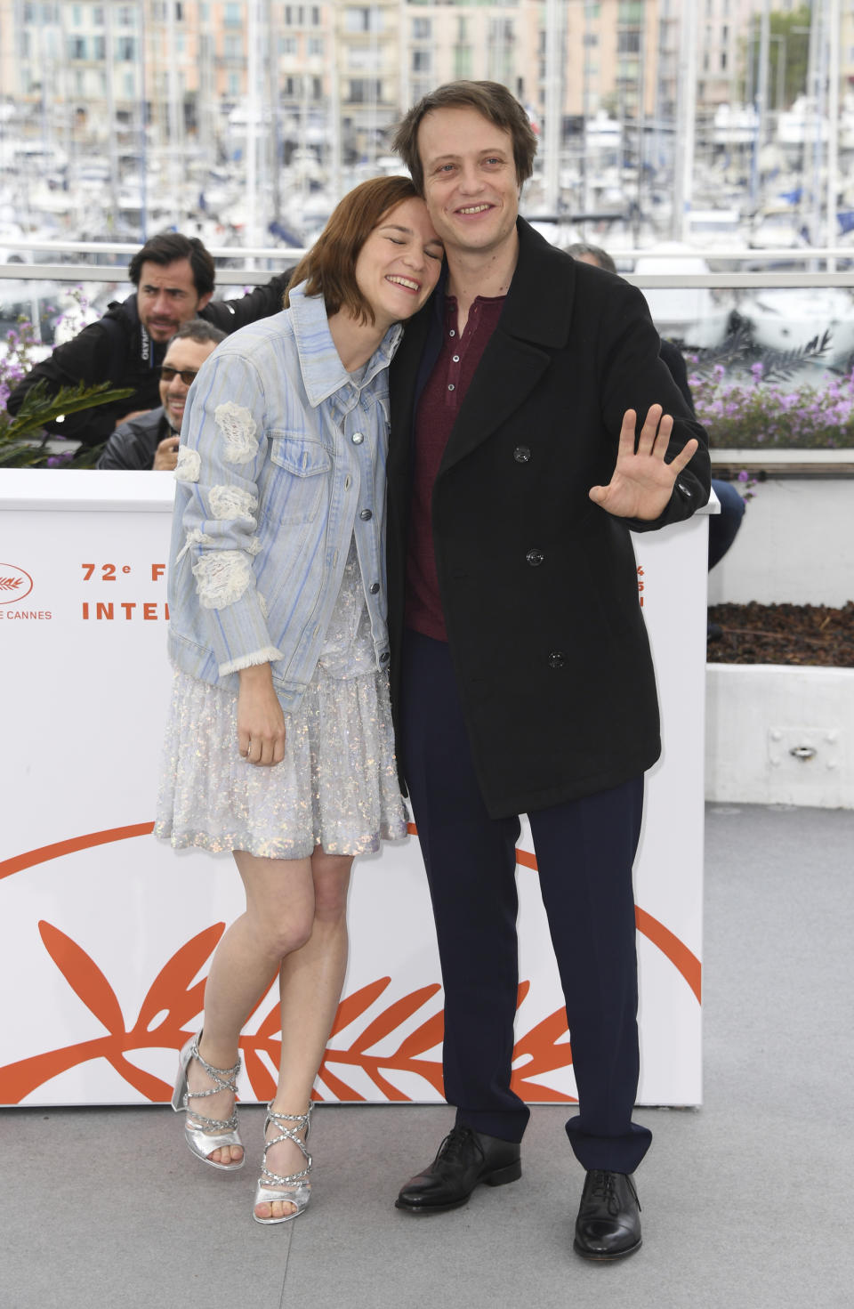 Los actores Valerie Pachner, izquierda, y August Diehl posan para retratos en una sesión de la cinta “A Hidden Life” en la 72ª edición del Festival de Cine de Cannes, en Francia el domingo 19 de mayo de 2019. (Foto Arthur Mola/Invision/AP)