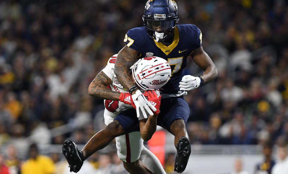 Dec 2, 2023; Detroit, MI, USA; Toledo Rockets cornerback Quinyon Mitchell (27) breaks up a pass intended for Miami (OH) <a class="link " href="https://sports.yahoo.com/ncaaf/teams/miami-(oh)/" data-i13n="sec:content-canvas;subsec:anchor_text;elm:context_link" data-ylk="slk:Redhawks;sec:content-canvas;subsec:anchor_text;elm:context_link;itc:0">Redhawks</a> wide receiver Gage Larvadain (10) in the third quarter at Ford Field. Mandatory Credit: Lon Horwedel-USA TODAY Sports