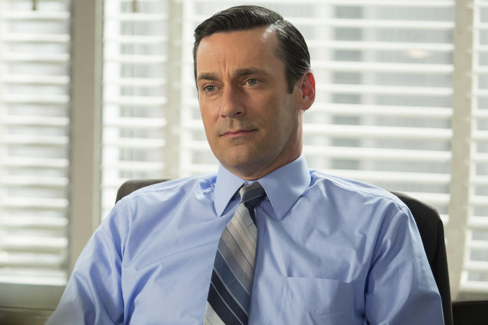 Jon Hamm en el papel de Don Draper en una escena de la temporada final de "Mad Men" en una imagen proporcionada por AMC. Draper es uno de los personajes de la década en televisión para AP. (Justina Mintz/AMC via AP)