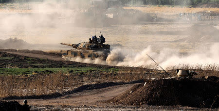 A Turkish tank maneuvers during a military exercise near the Turkish-Iraqi border in Silopi, Turkey, September 22, 2017. REUTERS/Umit Bektas