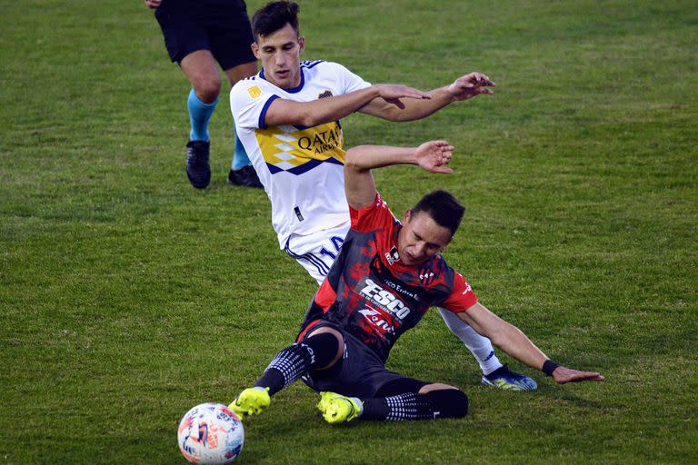 Capaldo, en acción, en Patronato vs Boca, en Paraná