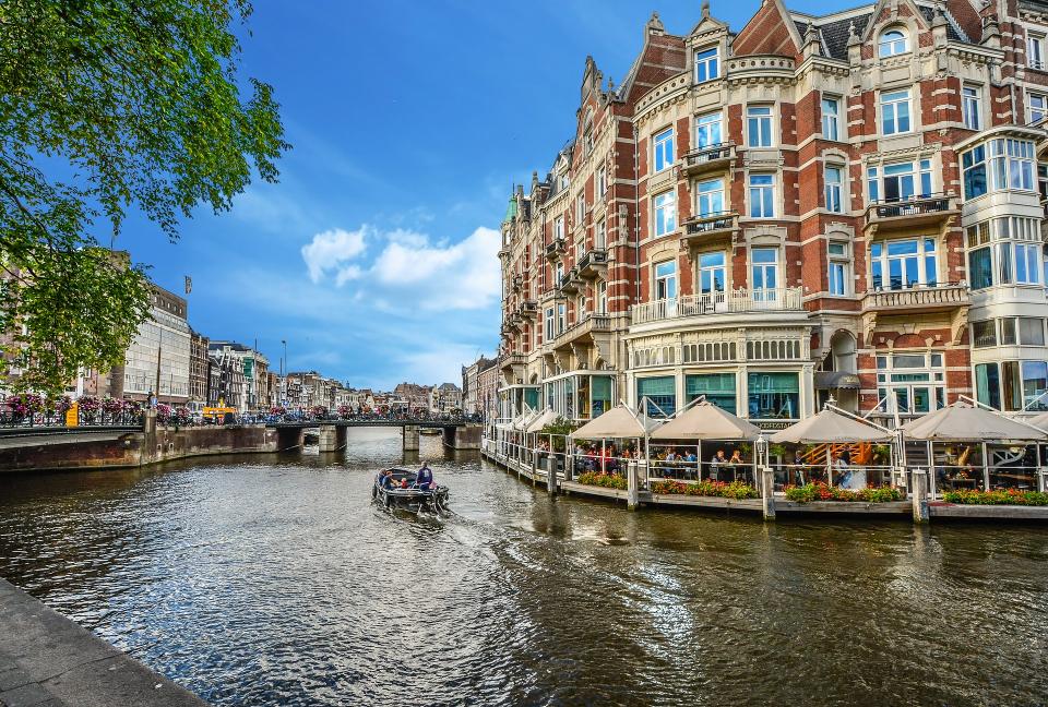 <p>En Países Bajos, un empleado que trabaja cinco días a la semana tiene derecho a 20 de vacaciones al año. Existen 11 festivos, aunque ninguna ley obliga a las empresas a pagarlos. (Foto: Pixabay). </p>