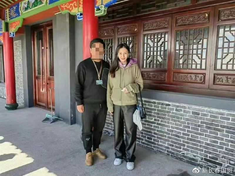 近日有網友在大孤山寺廟遇見Angelababy。（圖／翻攝自微博 新長春國貿）