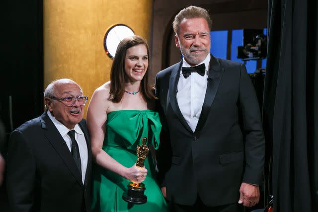 <p>Robert Gauthier / Los Angeles Times via Getty</p> Danny DeVito, Jennifer Lame and Arnold Schwarzenegger