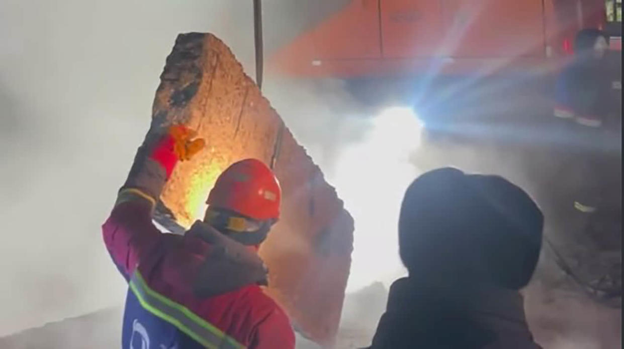 Breakthrough of the heating main in Novosibirsk. Screenshot: the video of Governor Andrei Travnikov