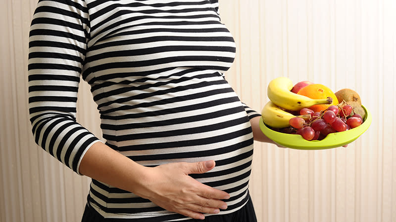 La fruta durante el embarazo ayudaría a los bebés. Ricky Martin / EyeEm / Getty Images.