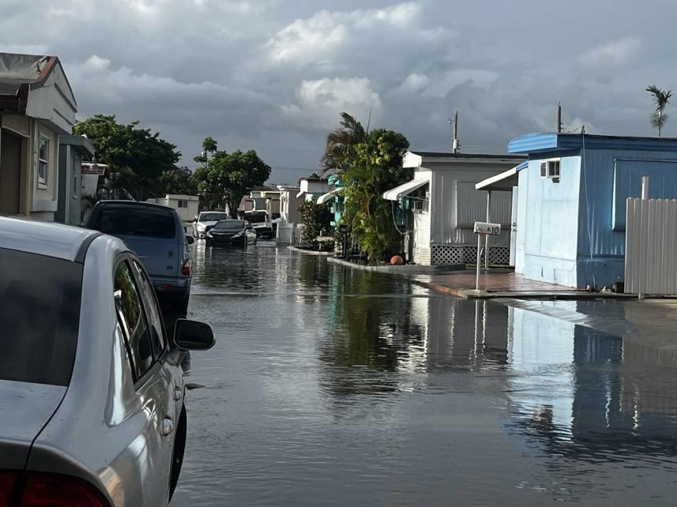 Holiday Acres, una comunidad privada de viviendas móviles ubicada en 1401 West 29th St, en Hialeah, se inunda cada vez que un temporal afecta al Sur de la Florida. Las autoridades de la ciudad descartan responsabilidad