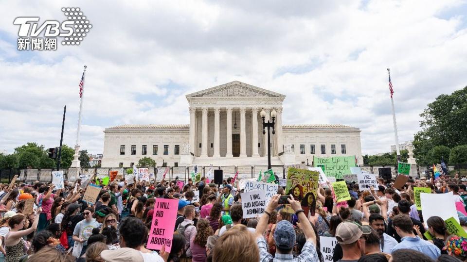 美國最高法院2022年6月推翻保障婦女墮胎權的羅素韋德案（Roe v. Wade）。（示意圖／shutterstock 達志影像）