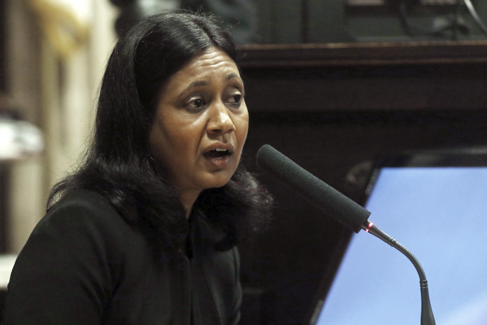 Cook County Medical Examiner Dr. Ponni Arunkumar testifies during the trial for the shooting death of Laquan McDonald by Chicago police Officer Jason Van Dyke at the Leighton Criminal Court Building Wednesday, Sept. 19, 2018, in Chicago. (John J. Kim/Chicago Tribune via AP, Pool)