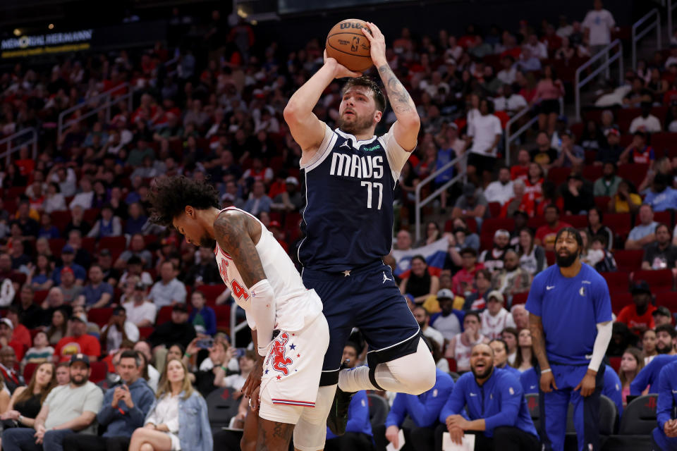 Luka Dončić led the Mavericks to a blowout win over the Rockets on Sunday night.