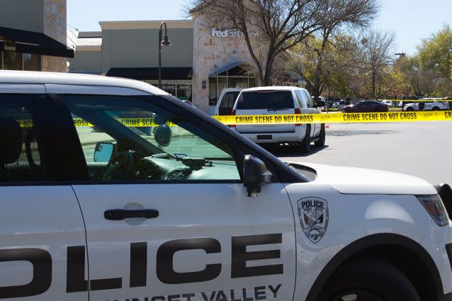 Police and FBI Agents investigate at the Sunset Valley FedEx store after a parcel exploded on Tuesday. Source: Getty Images