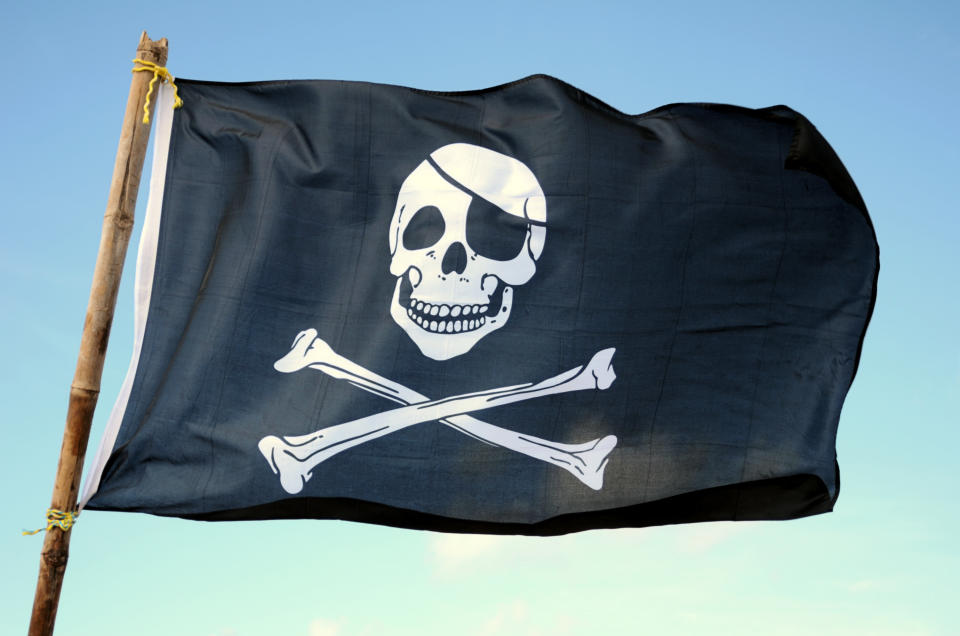 Eine Piratenflagge hat das kleine Plastik-Piratenschiff, das den Atlantik durchquert hat, zwar nicht, aber die Meere macht es dennoch seit Jahren unsicher. (Symbolbild: Getty Images)