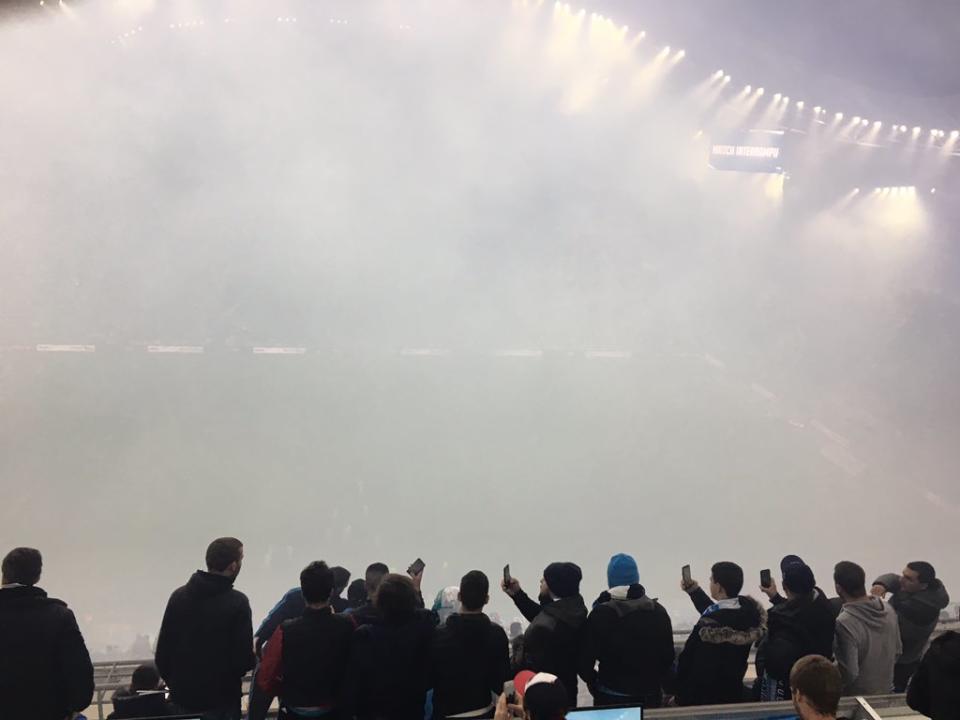 Dans la foulée, M. Gautier décide d'interrompre la partie, pour cause de légère brume sur le rectangle vert…