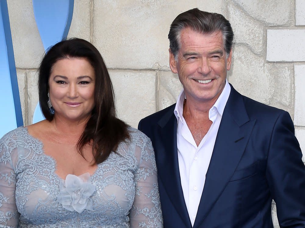 Pierce Brosnan mit Ehefrau Keely. Sie war zur Tatzeit im Haus. (Bild: Cubankite/Shutterstock.com)