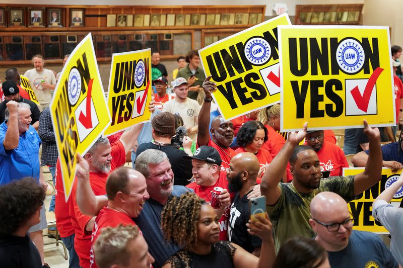 Volkswagen factory workers' unionization vote results watch party in Chattanooga