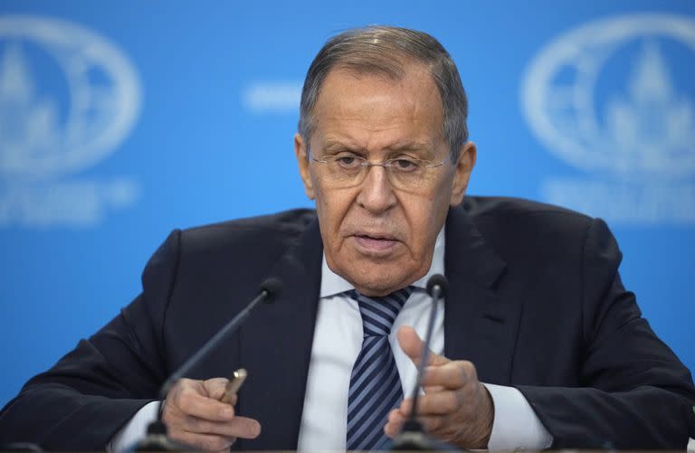 El ministro de Exteriores de ruso, Sergei Lavrov, alertó hoy que el enfrentamiento entre Rusia y las potencias occidentales ya no es “híbrido”, sino que se tornó un conflicto “casi real”.