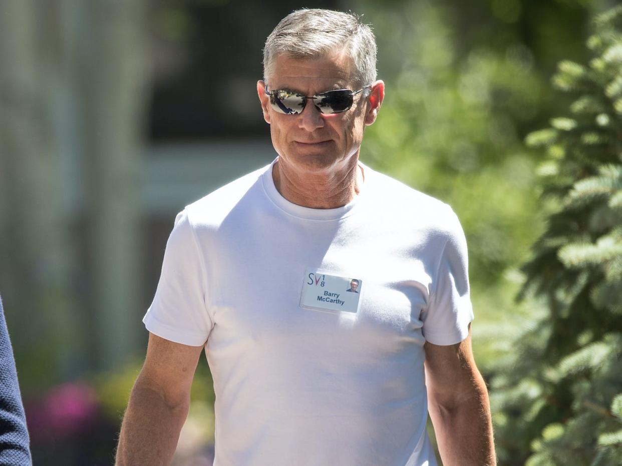 Barry McCarthy, wearing a white T-shirt, walks outside alongside his wife Valerie, at the Sun Valley, Idaho conference.