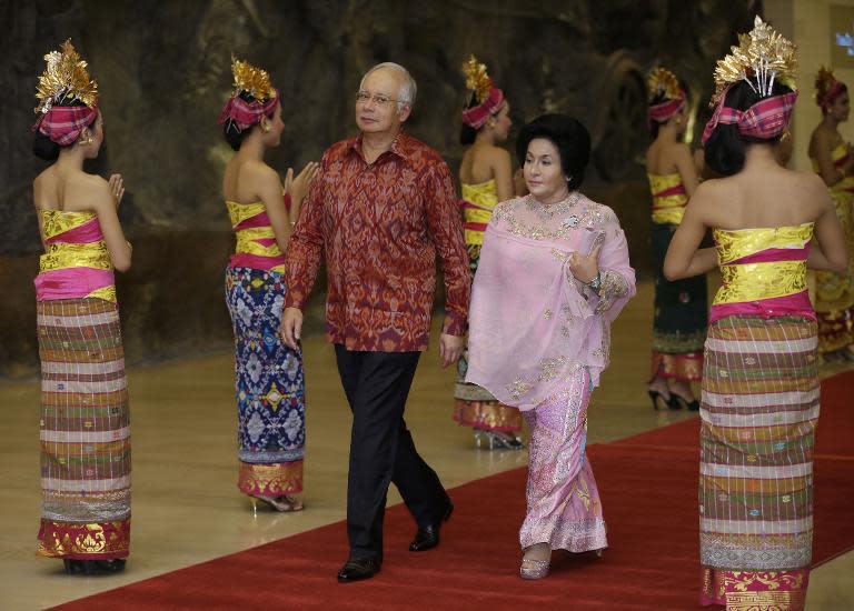 Malaysian Prime Minister Najib Razak (C-L) arrives with his wife Rosmah Mansor for an official dinner in Nusa Dua, on Indonesia's island of Bali, in October 2013