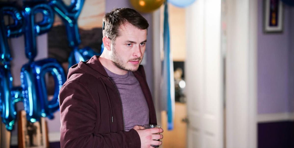 Ben Mitchell d’EastEnders risque d’être arrêté dans 33 nouvelles images de spoiler