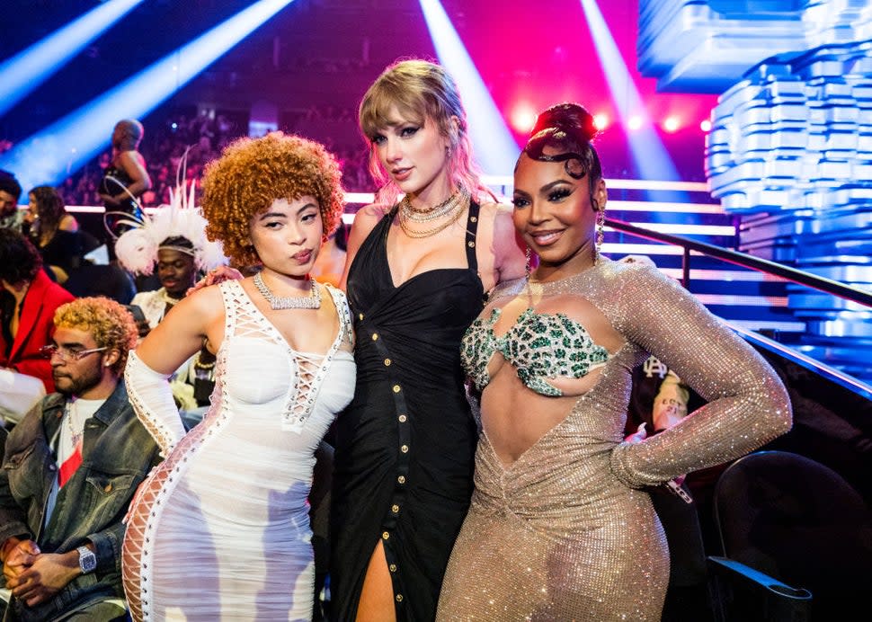  Ice Spice, Taylor Swift and Ashanti attend the 2023 Video Music Awards at Prudential Center on September 12, 2023 in Newark, New Jersey.