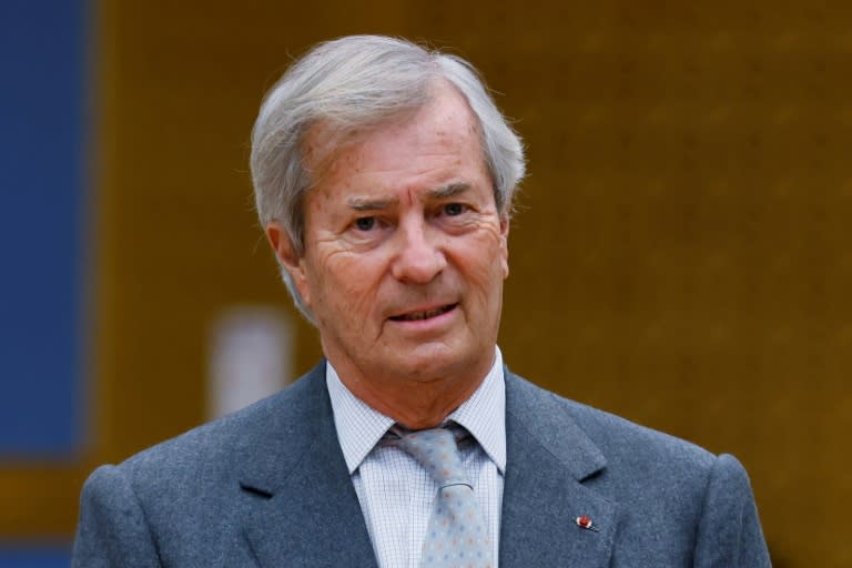 Vincent Bolloré arrive devant une commission d'enquête parlementaire, au Sénat à Paris, le 19 janvier 2022 (Thomas SAMSON)