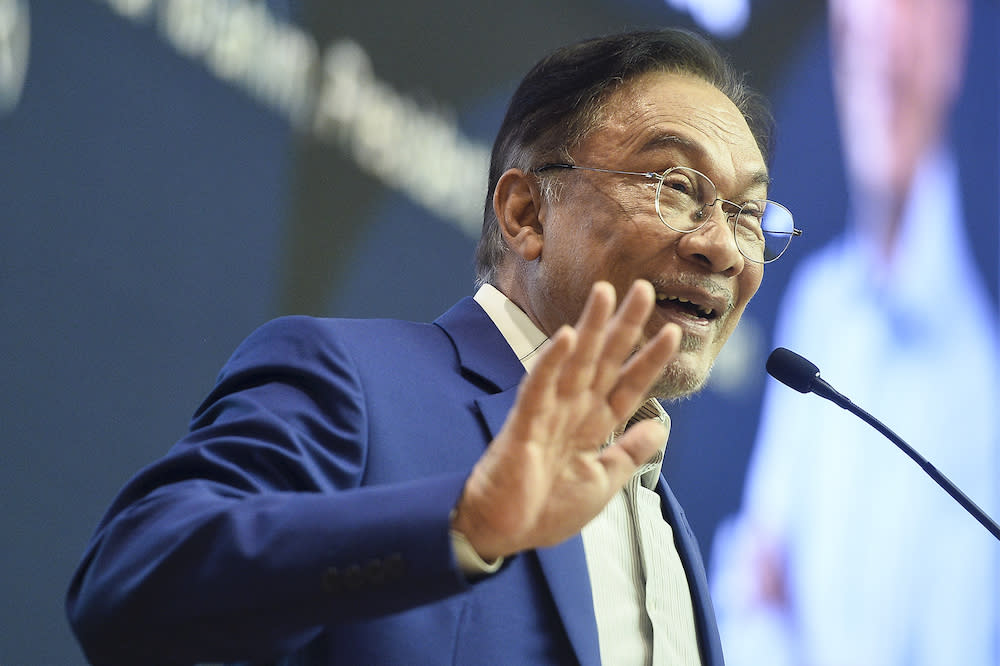 File photo of PKR President Datuk Seri Anwar Ibrahim speaking at the Youth Economic Forum 2019 in Kuala Lumpur November 9, 2019. — Picture by Miera Zulyana