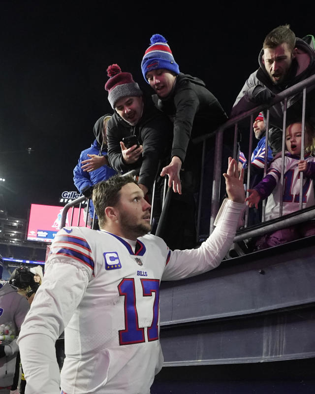 Last-place Patriots lose 3d straight to Buffalo, 24-10