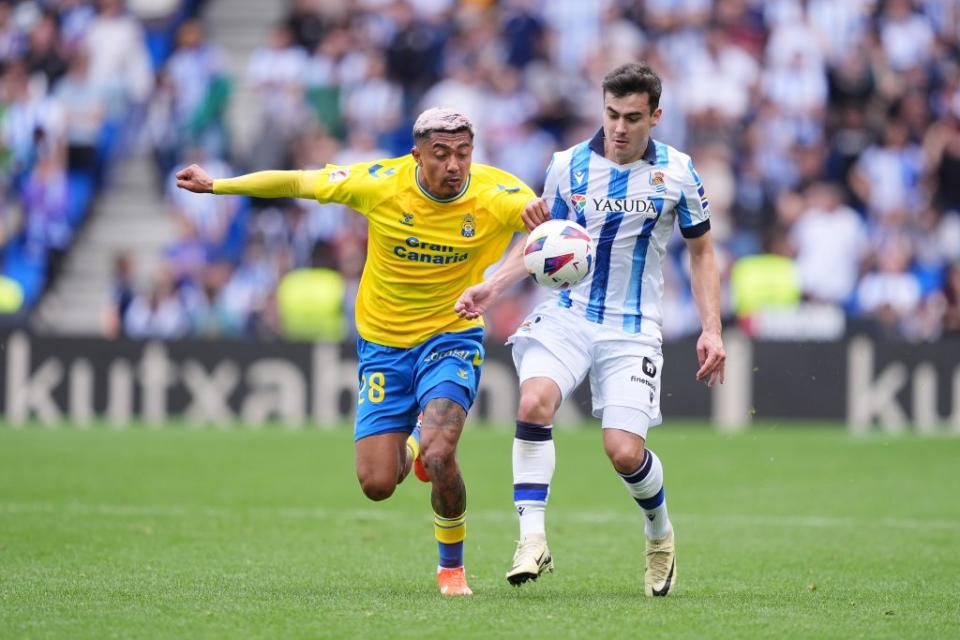 Julian Araujo will be given the chance to prove himself (Photo by Juan Manuel Serrano Arce/Getty Images)