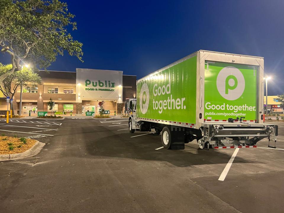 Publix opens at Lake Washington Crossing Shopping Center in Melbourne.