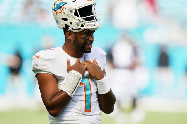 Tua Tagovailoa throws 6 TD passes in Dolphins' comeback victory 