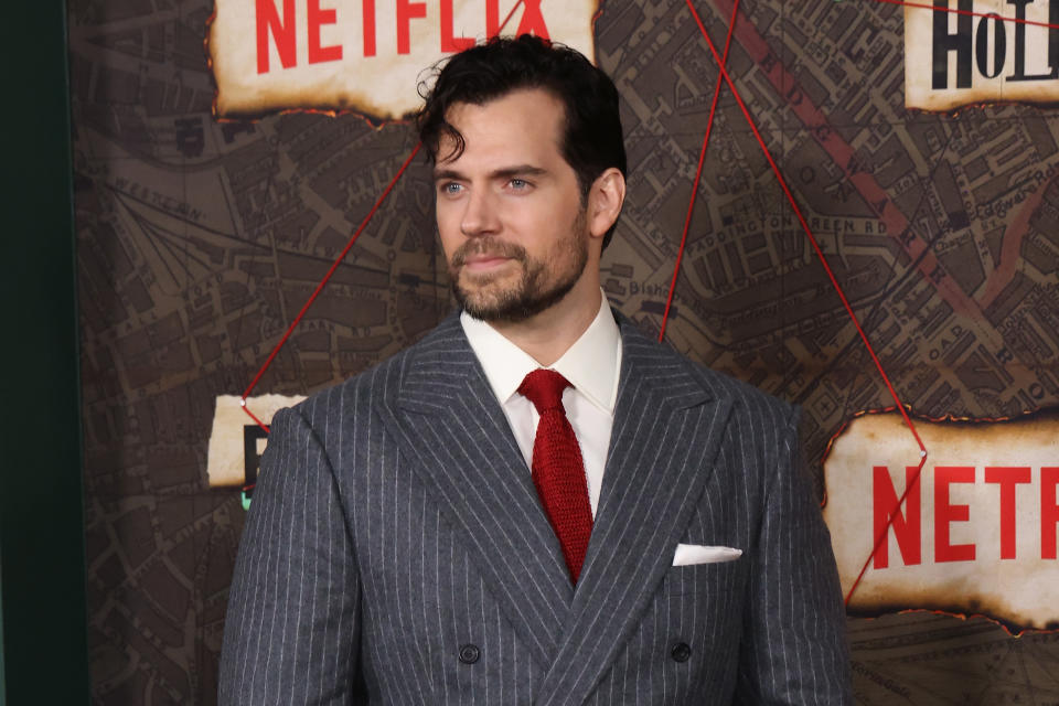 NUEVA YORK, NUEVA YORK - 27 DE OCTUBRE: Henry Cavill asiste al estreno mundial de 