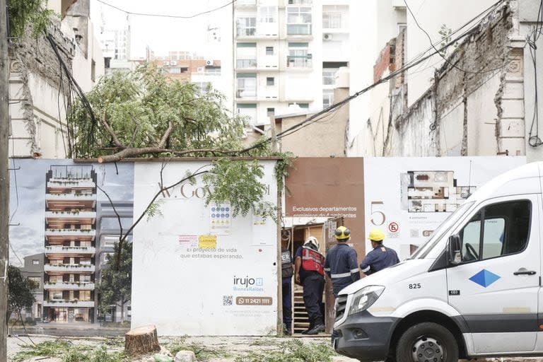 La obra que estaban haciendo al lado del PH que se derrumbó