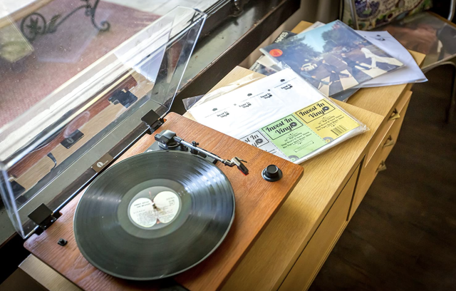 Best Vinyl Records to Collect for Beginners