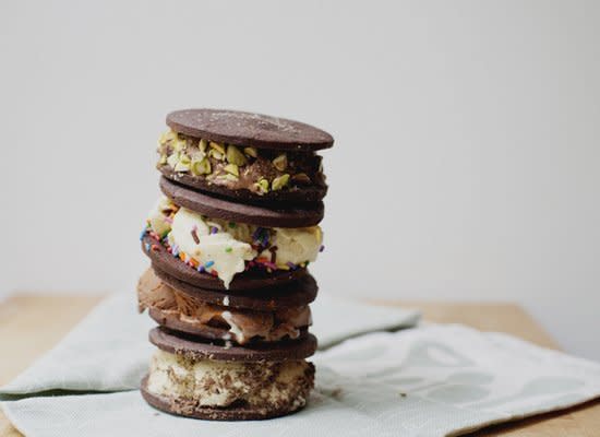 <strong>Get the <a href="http://thekitchykitchen.blogspot.co.nz/2012/01/homemade-ice-cream-sandwiches.html" target="_hplink">Dark Chocolate Ice Cream Sandwich recipe</a> by The Kitchy Kitchen</strong>