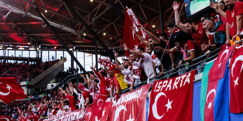 Türkische Fans beim Spiel gegen Österreich in Leipzig<span class="copyright">Imago</span>