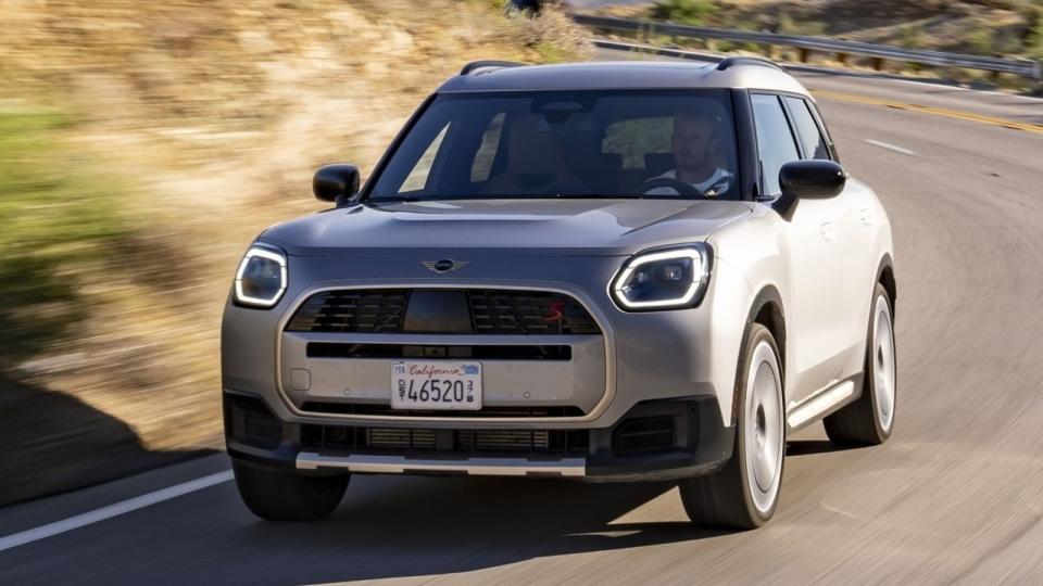 四輪驅動的MINI Countryman S ALL4 (218hp) 