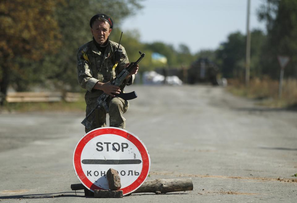 Ukraine soldier checkpoint sanctions war Russia insurgent