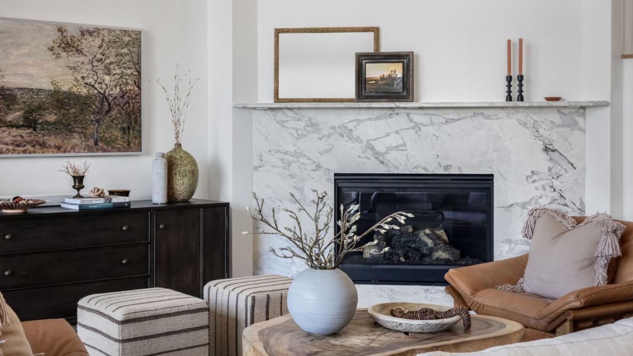  A white living room with natural decor 