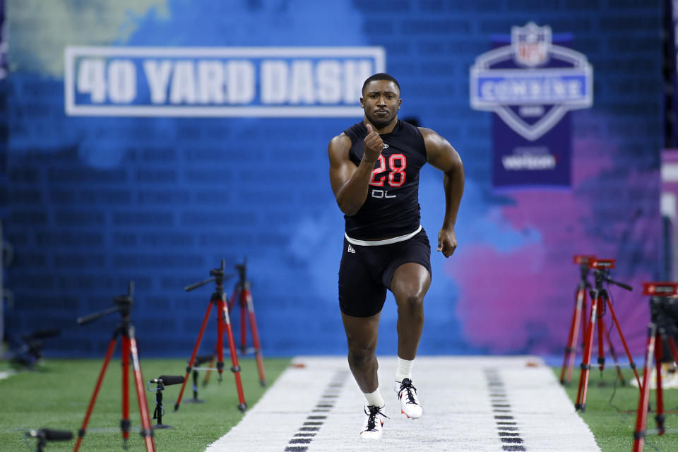 Florida defensive lineman Jonathan Greenard runs the 40-yard dash during the NFL scouting combine at Lucas Oil Stadium on Feb. 29, 2020 in Indianapolis, Indiana. (Photo by Joe Robbins/Getty Images)