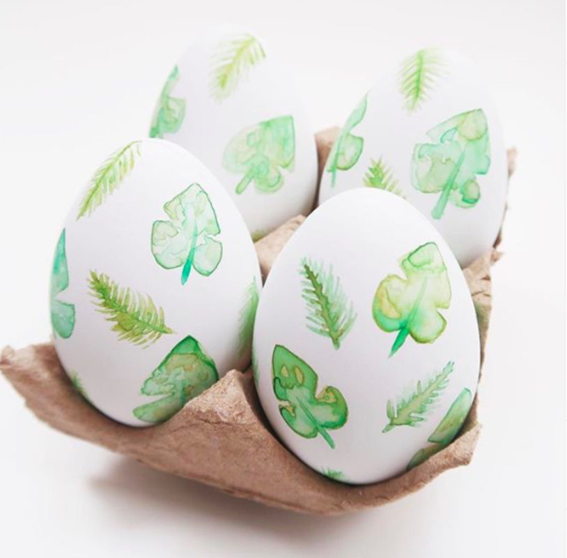 <p>Isoscella.Co.Uk/Blog</p><p>Palm leaves make a natural statement.</p><p>From <a href="https://www.isoscella.co.uk/blog/2017/11/23/diy-palm-leaf-eggs" rel="nofollow noopener" target="_blank" data-ylk="slk:Isoscella.Co.Uk/Blog;elm:context_link;itc:0;sec:content-canvas" class="link ">Isoscella.Co.Uk/Blog</a>.</p>