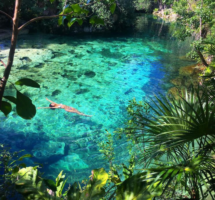 La actriz anda en un bello paraje