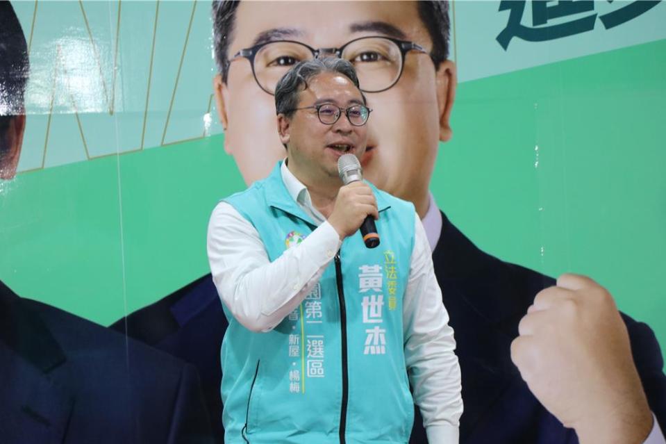 桃園二選區民進黨立委參選人黃世杰15日晚間舉行「賴桑與杰哥，約在楊梅」座談活動。（蔡明亘攝）